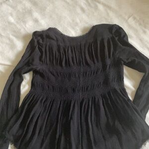 Black top Size S; P2P 17 1/2”, excellent condition, ruching on top and sleeves